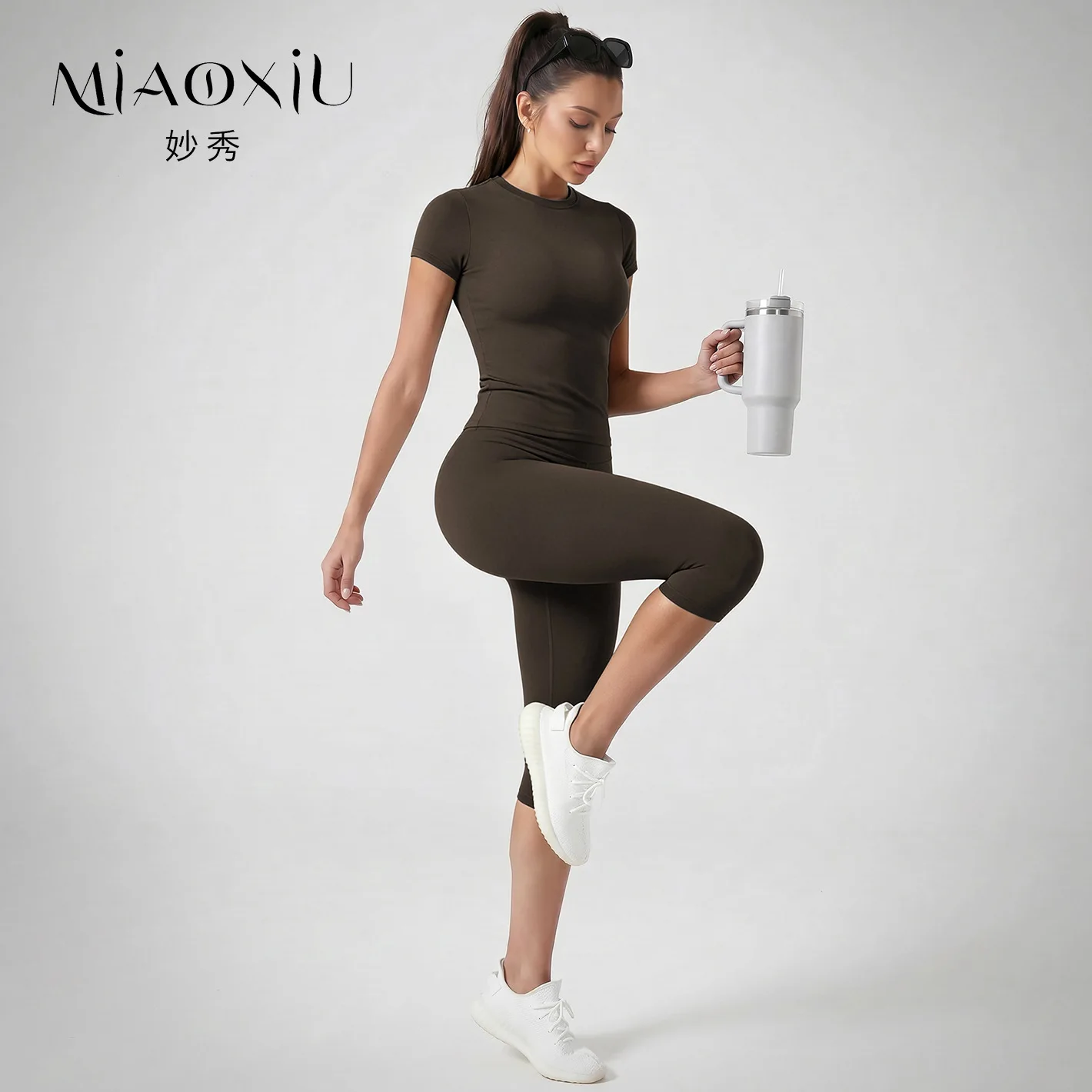 New Yoga Sets for Women Quick Dry Short Sleeve Crop Top Capri Pants Sportswear for Running Gym Workout