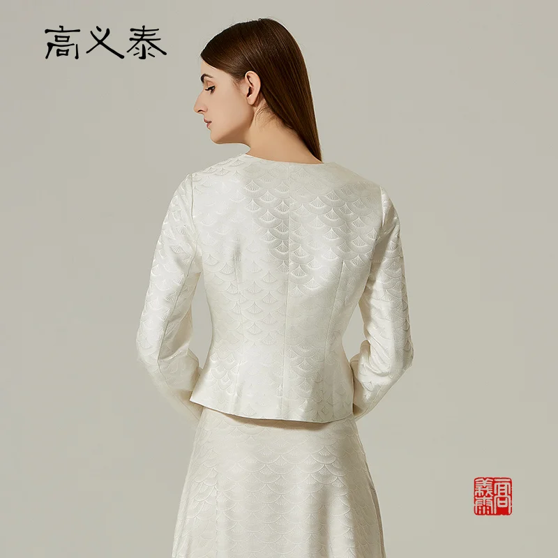 Gaoyitai 36 momme silk jacquard floral gauze round-neck single-row pearl-button slimming short coatWY156