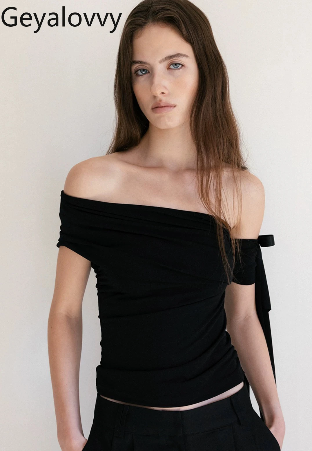 T-shirt a maniche corte con tracolla a una parola plissettata Sweet Girl T-shirt a maniche corte con spalle scoperte Estate Nuovo versatile tinta unita Slim-fit Top