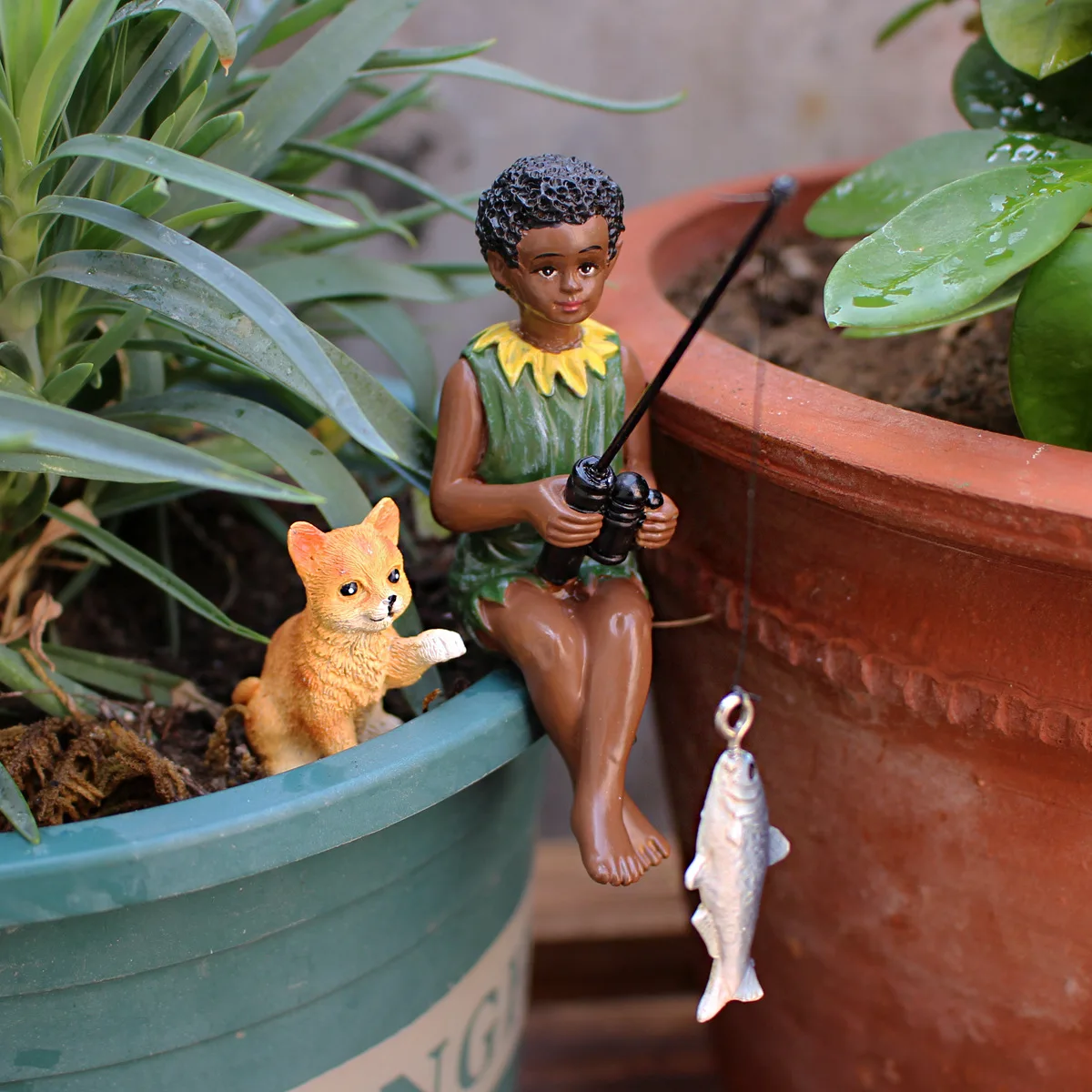 2pcs/set American Style Boy Fishing Statue- Resin Garden Decor for Pond & Fairy Garden