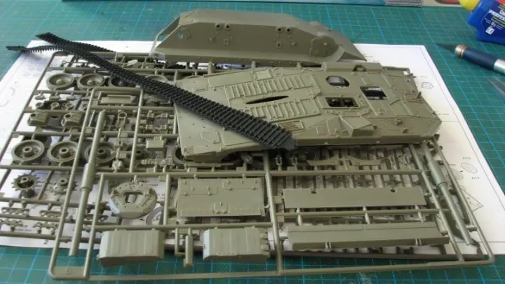 Trumpeter 1/35 Tank Tempur Utama Swedia Strv103B Model Rakitan Plastik Kendaraan Terkenal Di Dunia