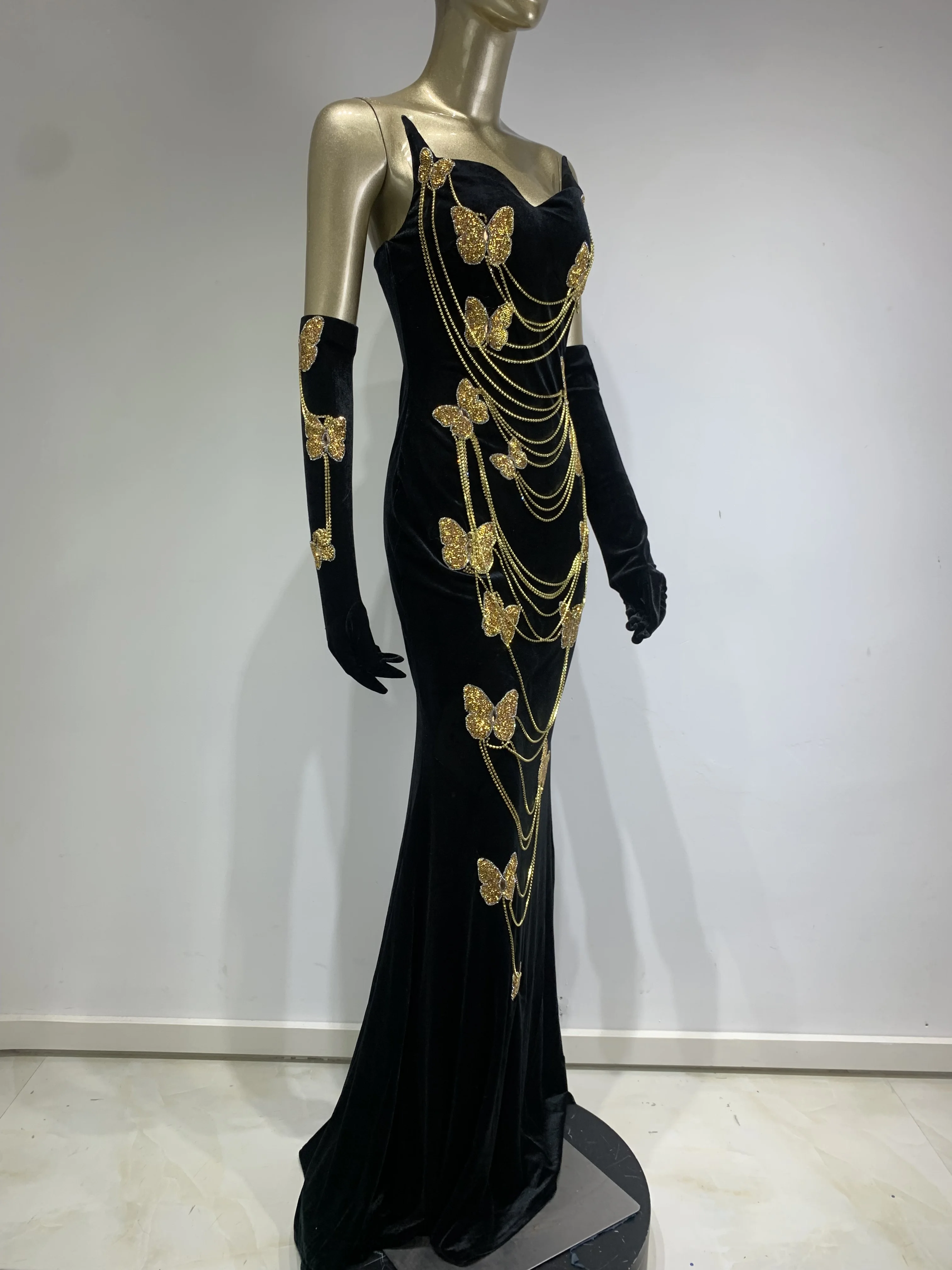 Black and Gold Winter Dress: The Perfect Blend of Warmth, Glamour, and  Practicality for Cold-Weather Evenings
