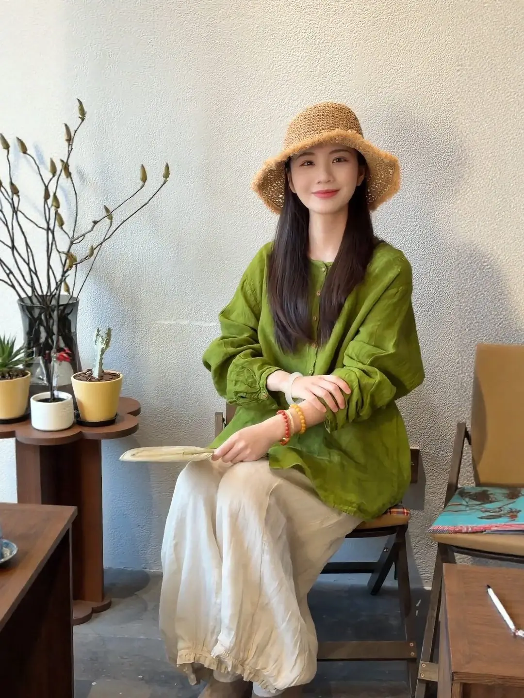

Elegant Casual Style Women's Loose Fit Shirt Beautiful round Neck Single Button Design Comfortable Breathable Spring Summer Top