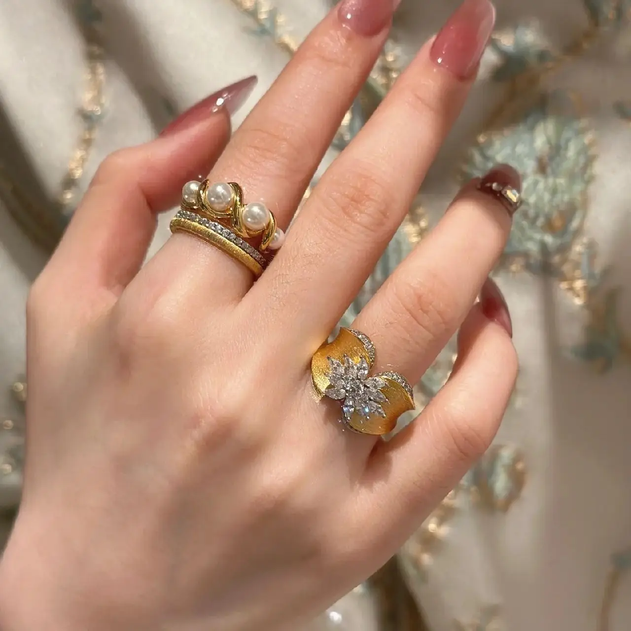 Foydjew French Style Retro Wire Craft Jewelry Gold Color Rings Inlaid White Zircon Ring Party Banquet Accessories For Women