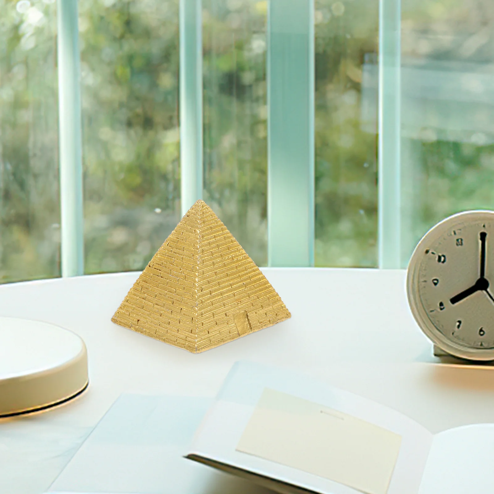 Giocattoli piramidali Modello di simulazione Tavolo decorativo con sabbia Figurina di decorazione desktop in resina simulata