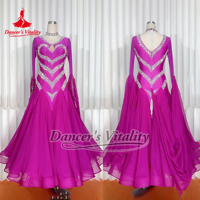 ชุดเต้นรำบอลรูมแขนยาวสีม่วงแดงหรูหราประดับด้วยคริสตัล AB สำหรับเต้นวอลซ์ ฟ็อกซ์โทรต์ ควิกสตีป  แบบสง่างามสำหรับนักเต้นขั้นสูง  รับสั่งตัดตามแบบ