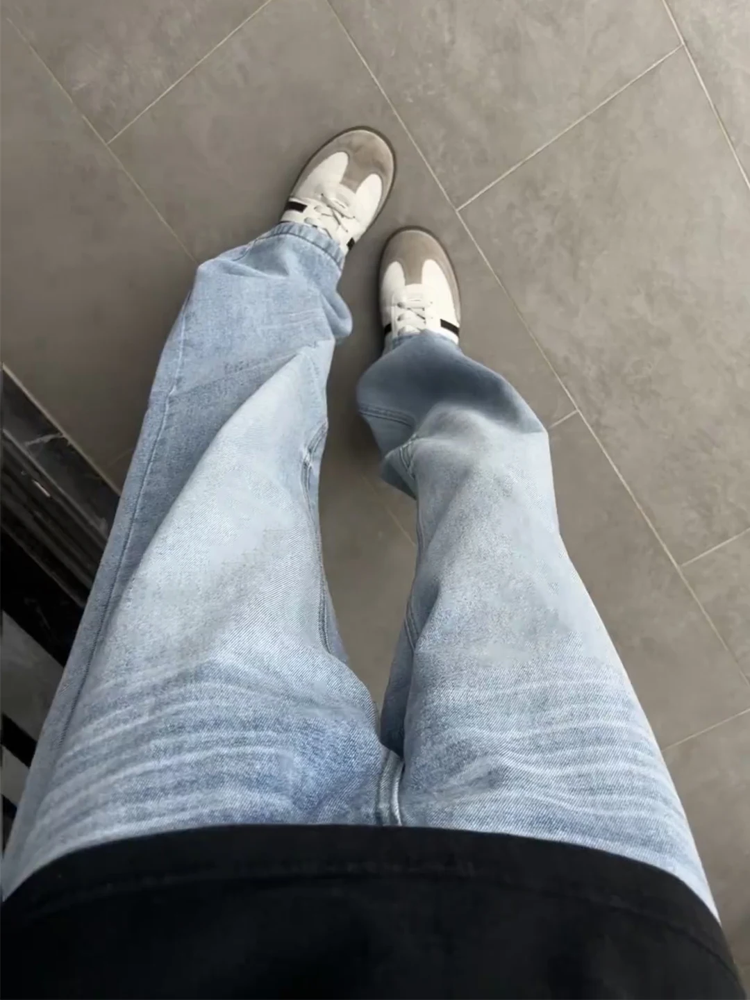 

Светло-голубые мужские джинсы прямого кроя, весенние, в стиле Cleanfit, с легким клешем, в американском стиле, со средней посадкой, джинсы-буткэт из денима