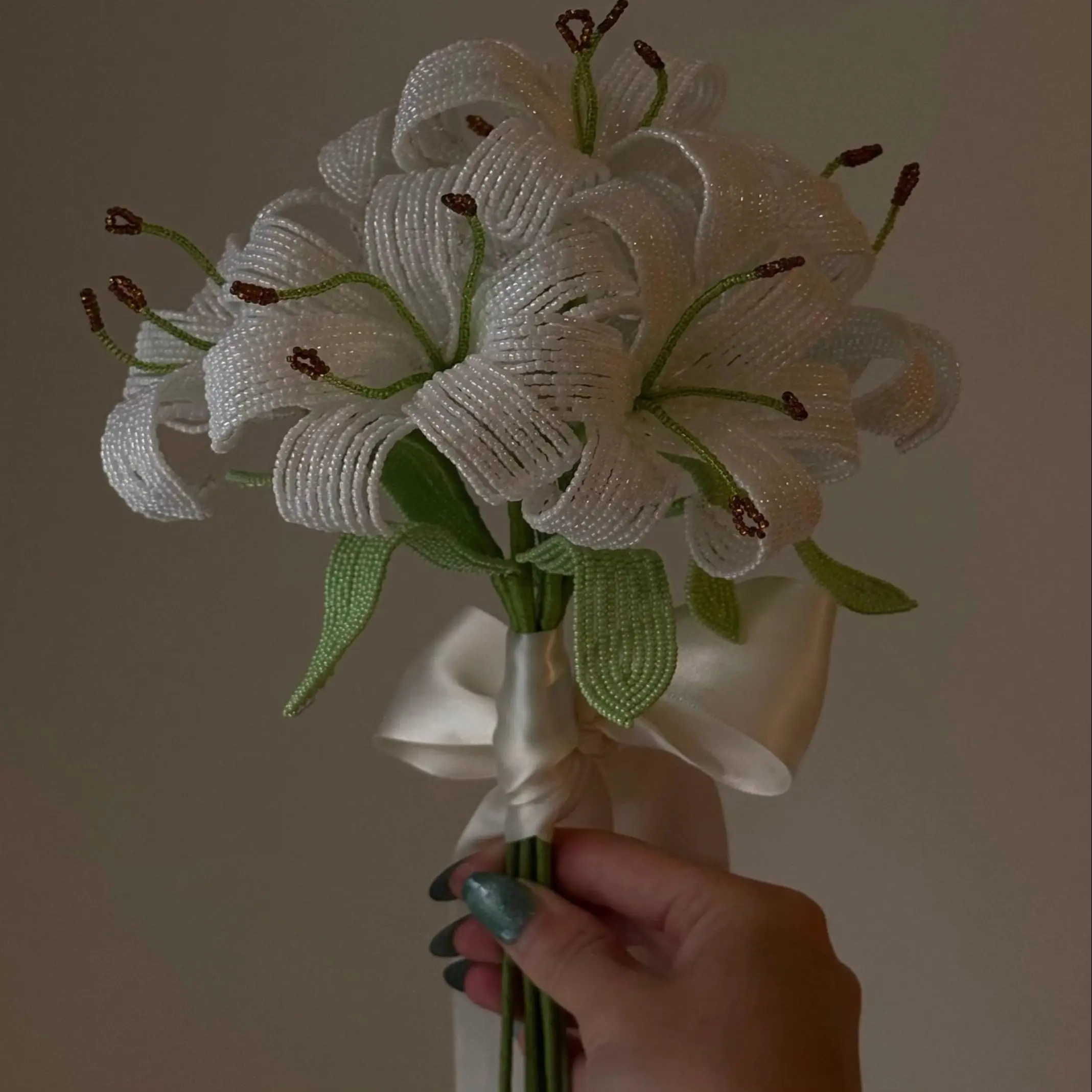 Handmade DIY material package wedding white beaded bouquet photography props European bridal finished product hand lily