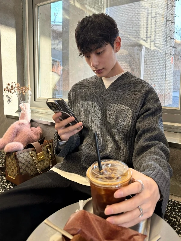 

Cleanfit American Retro Loose Fit Long Sve V-Ne Printed Knitted Sweater Casual Comfortable Breathable Sportswear