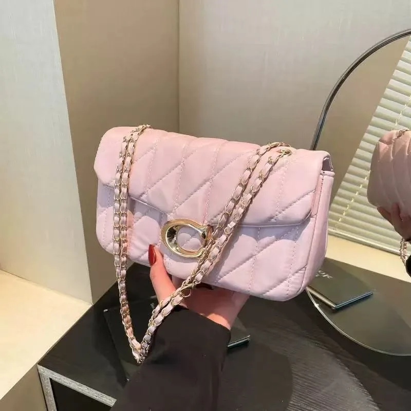 Elegante gesteppte Damenhandtasche mit Klappe, Schulter- und Umhängetasche mit Metallkettenriemen, modische Damenhandtasche – Detail 3