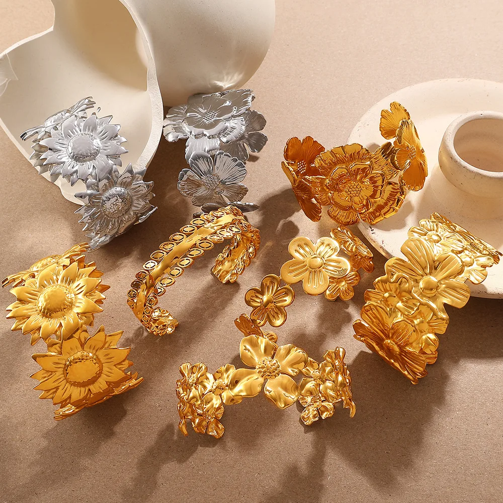 

Retro Exaggerated Flower Stainless Steel Light Luxury Bracelet Jewelry for Women