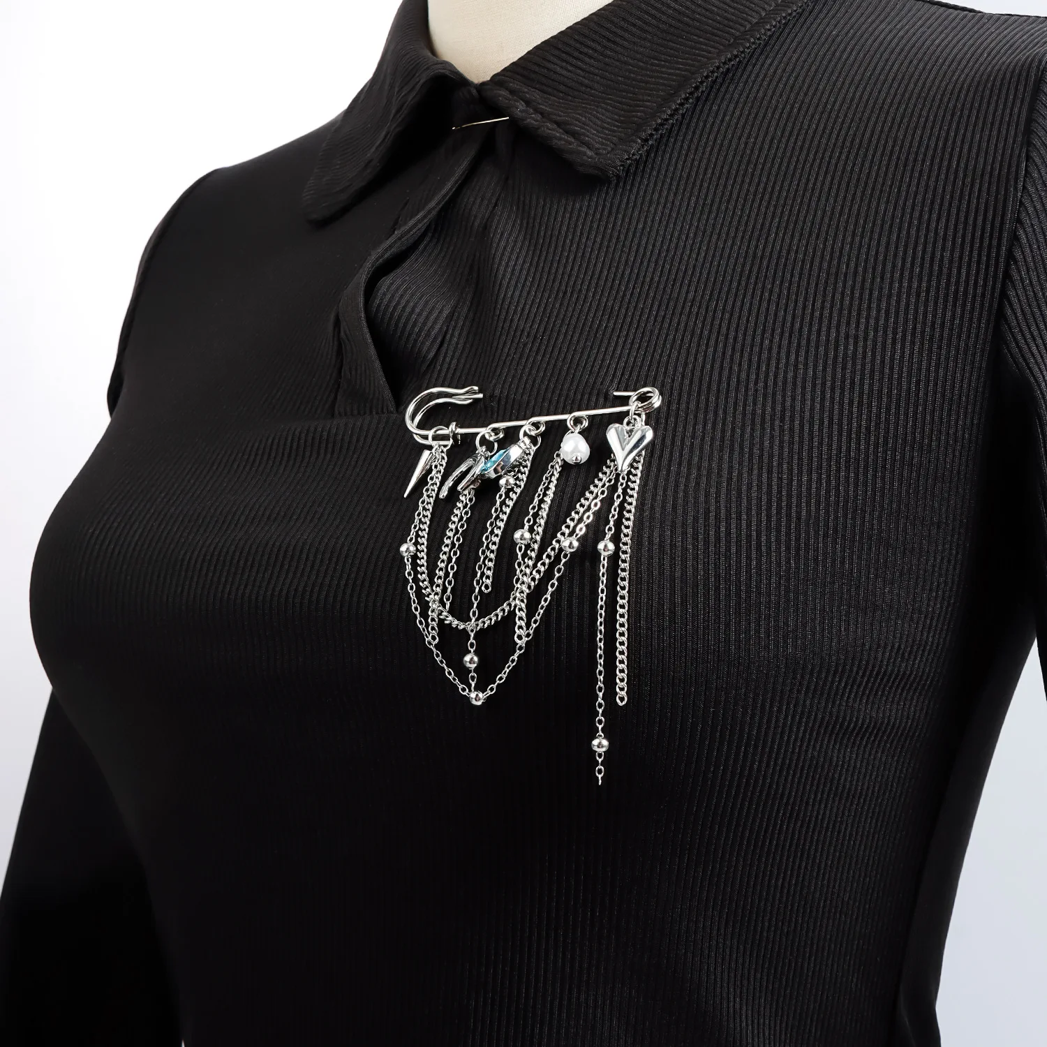 

Love Moon Element Tassel Brooch Clothing Accessories Women's Light Luxury Fashion Functional Pin Accessories