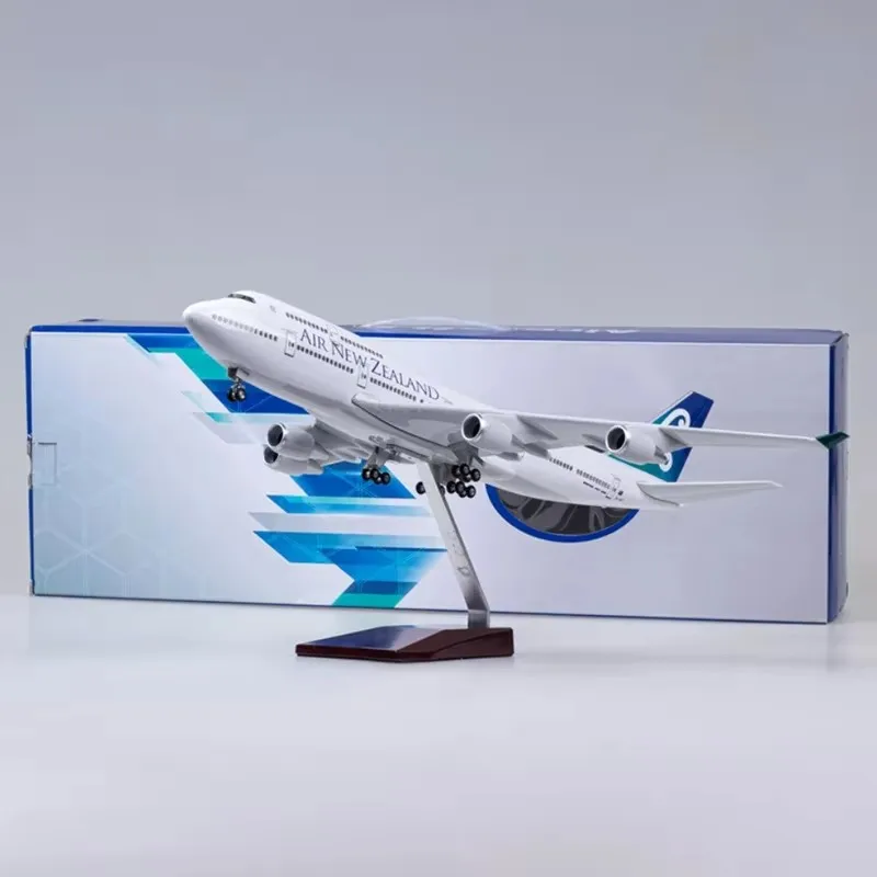 

1/150 Scale 47CM Resin Airplane Model toys B747 New Zealand Airlines Aircraft Model with Light and Wheel Landing Gears Plane Toy