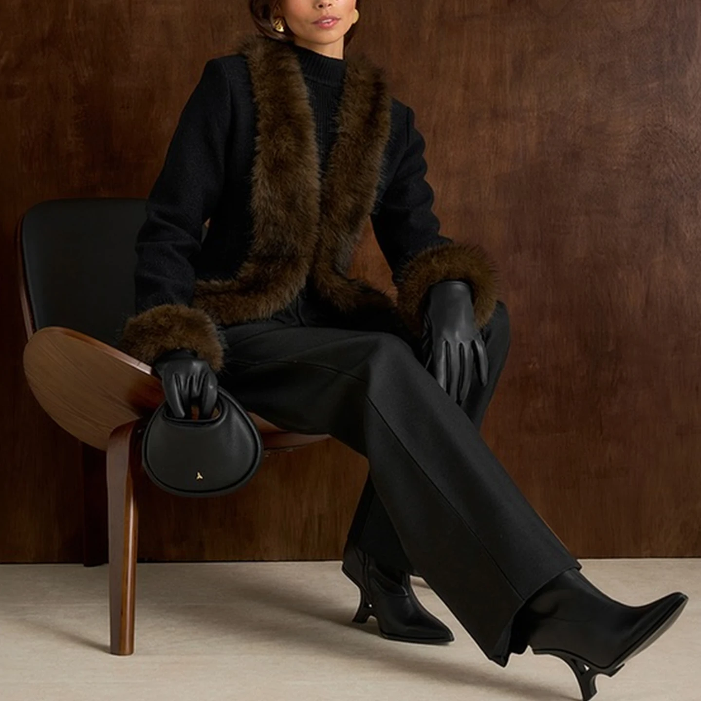 เสื้อโค้ทหนังผู้หญิงทรงเข้ารูป แต่งปกขนมิงค์ ดีไซน์เรียบหรู  สำหรับฤดูใบไม้ร่วง ปี 2025