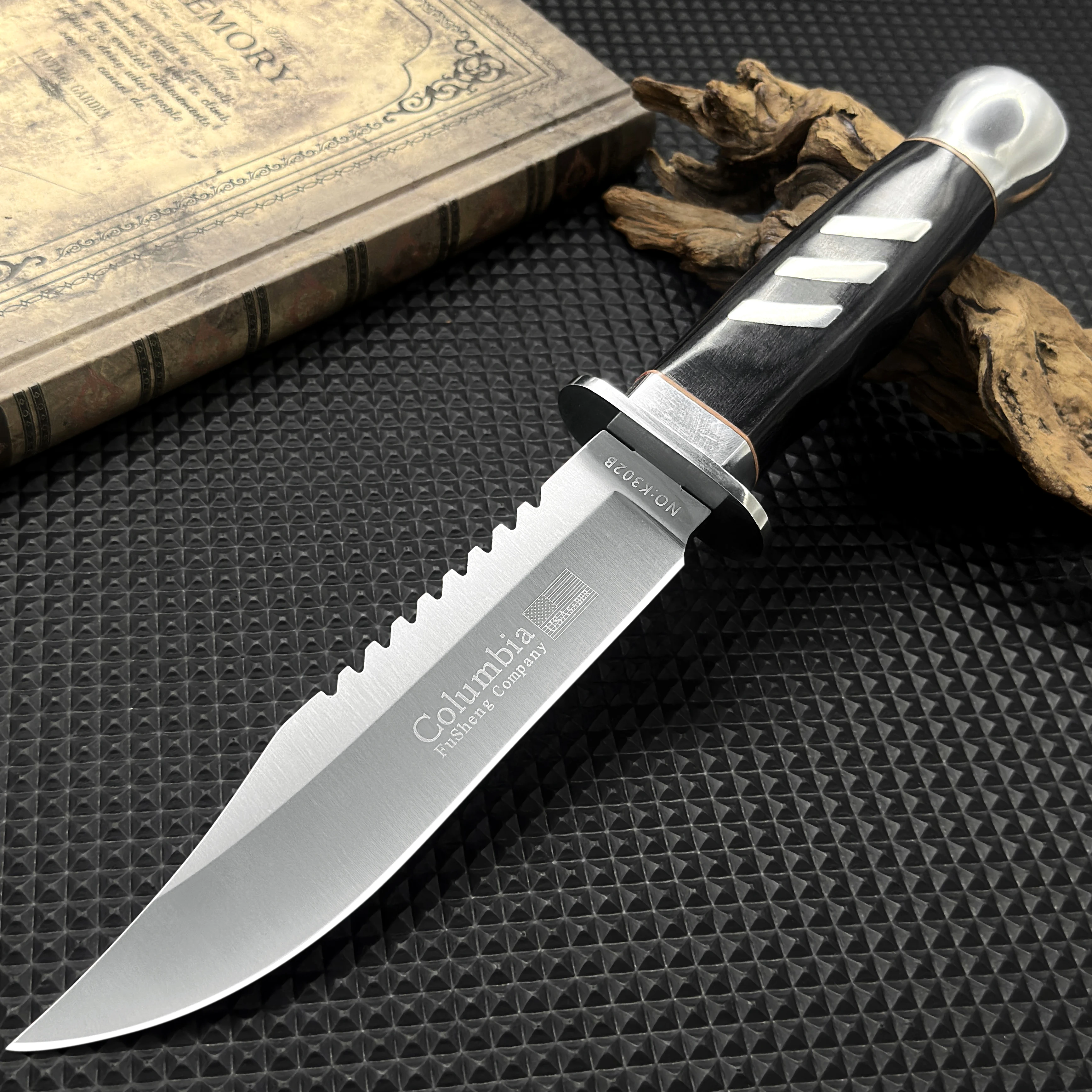 Coltello multiuso in acciaio inossidabile affilato e di alta qualità da 26 cm, impugnatura sagomata antiscivolo in legno scuro, lama dentellata per ca