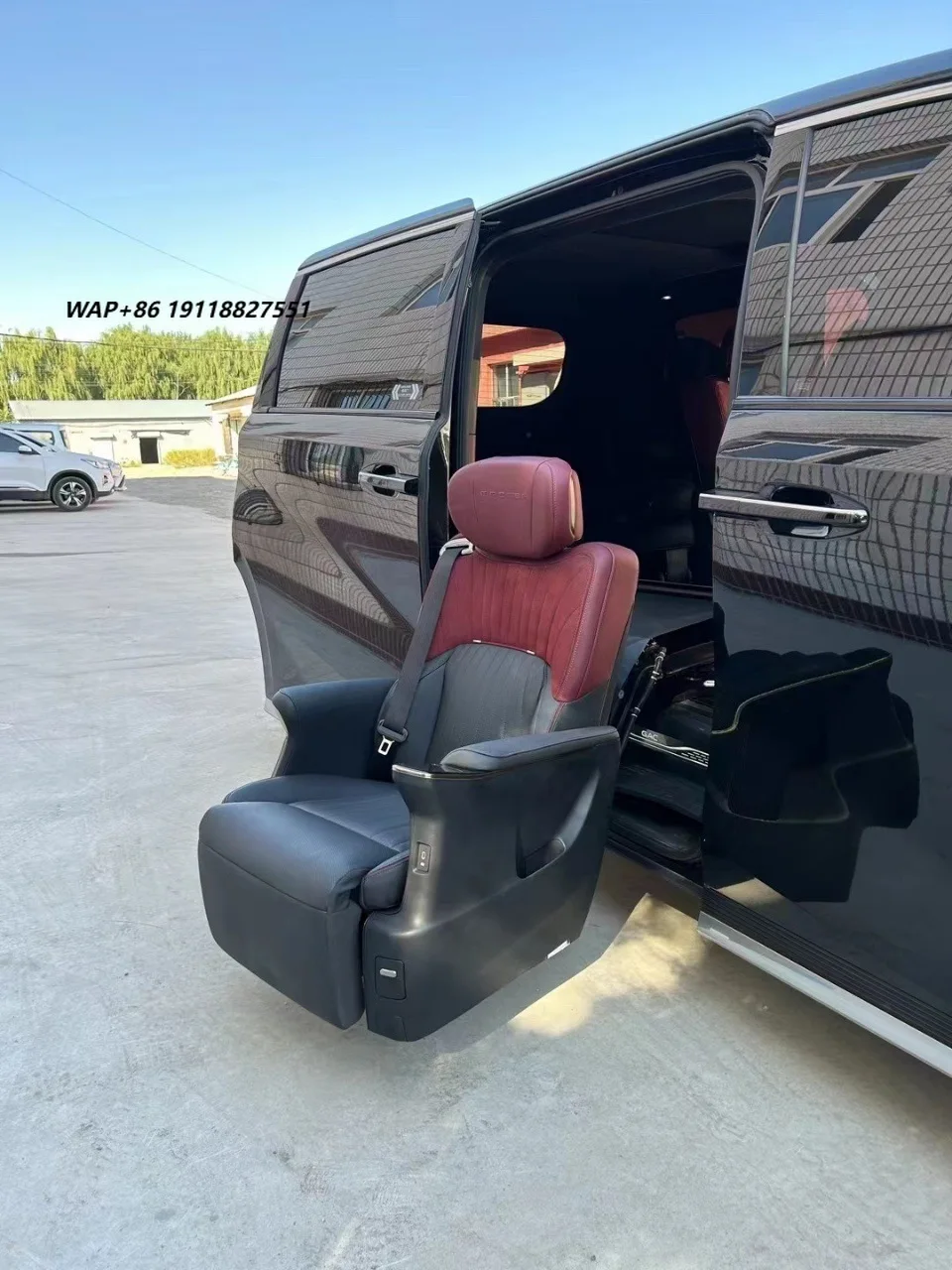 150Kg Load Capacity PU Leather Electric Accessible Car Seat with Rotating Lifting Feature Made of Carbon Fiber