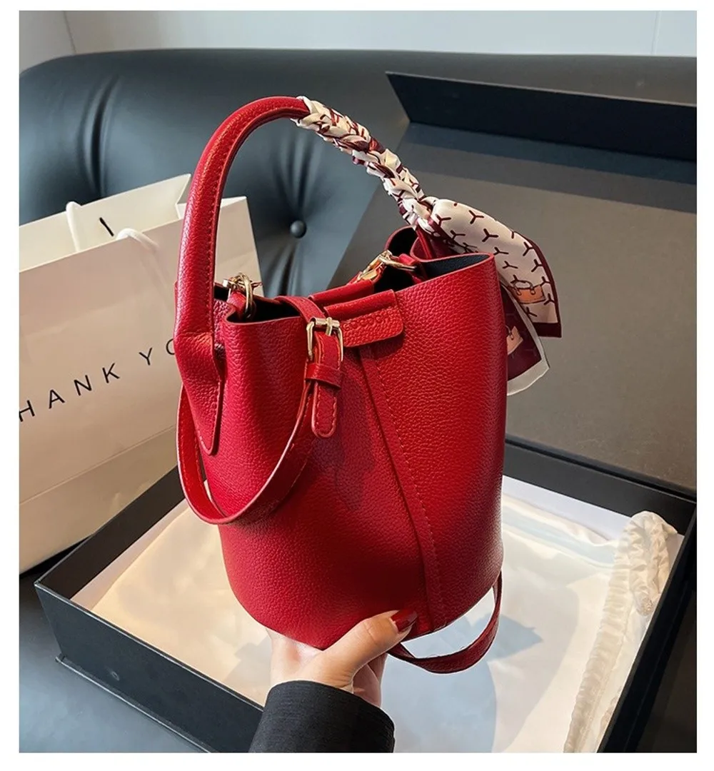 Meistverkaufte Rote Damen-Umhängetasche Hochwertige Schlichte Bucket Bag Vielseitige PU-Material Handtasche Hochzeitsgeschenk – Detail 2