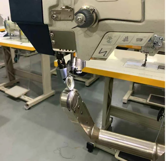 180 Degree Rotating Roller Feeding Shoe Bag Leather Products Automatic Industrial Sewing Machine Needle Chain Core Motor