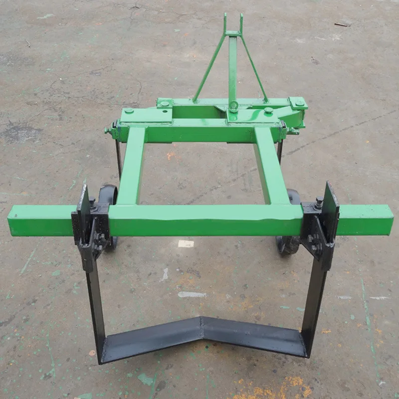 Four-wheel tractor equipped with adjustable offset ginger machine, economical and practical ginger harvesting plow