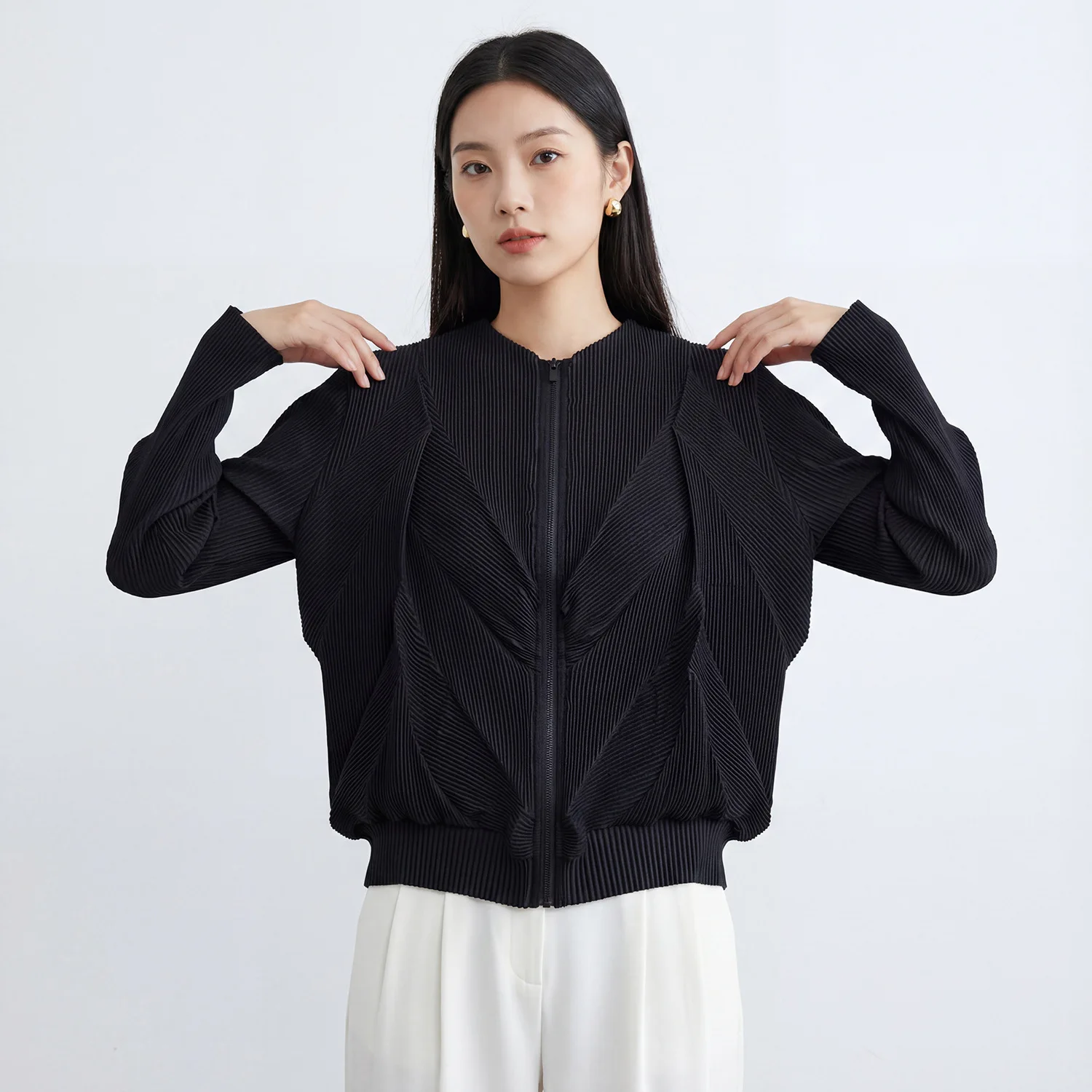 

Miyake плиссированное новое женское верхнее пальто на весну и осень, темперамент, модный дизайн, свободная ниша на молнии, высококачественная верхняя одежда