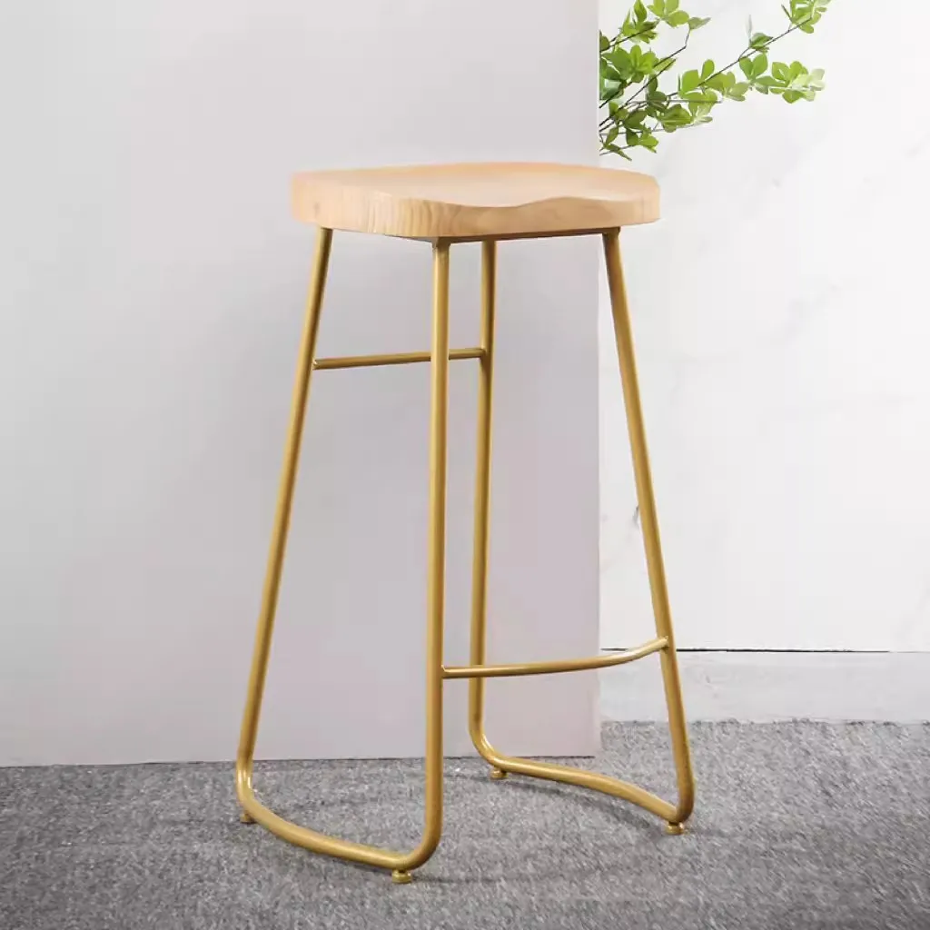 Sedia da bar moderna in legno massello di ferro per uso domestico, sedie da bar creative per il tempo libero, sgabelli alti per negozio di tè al latte, sedie da reception in legno massello
