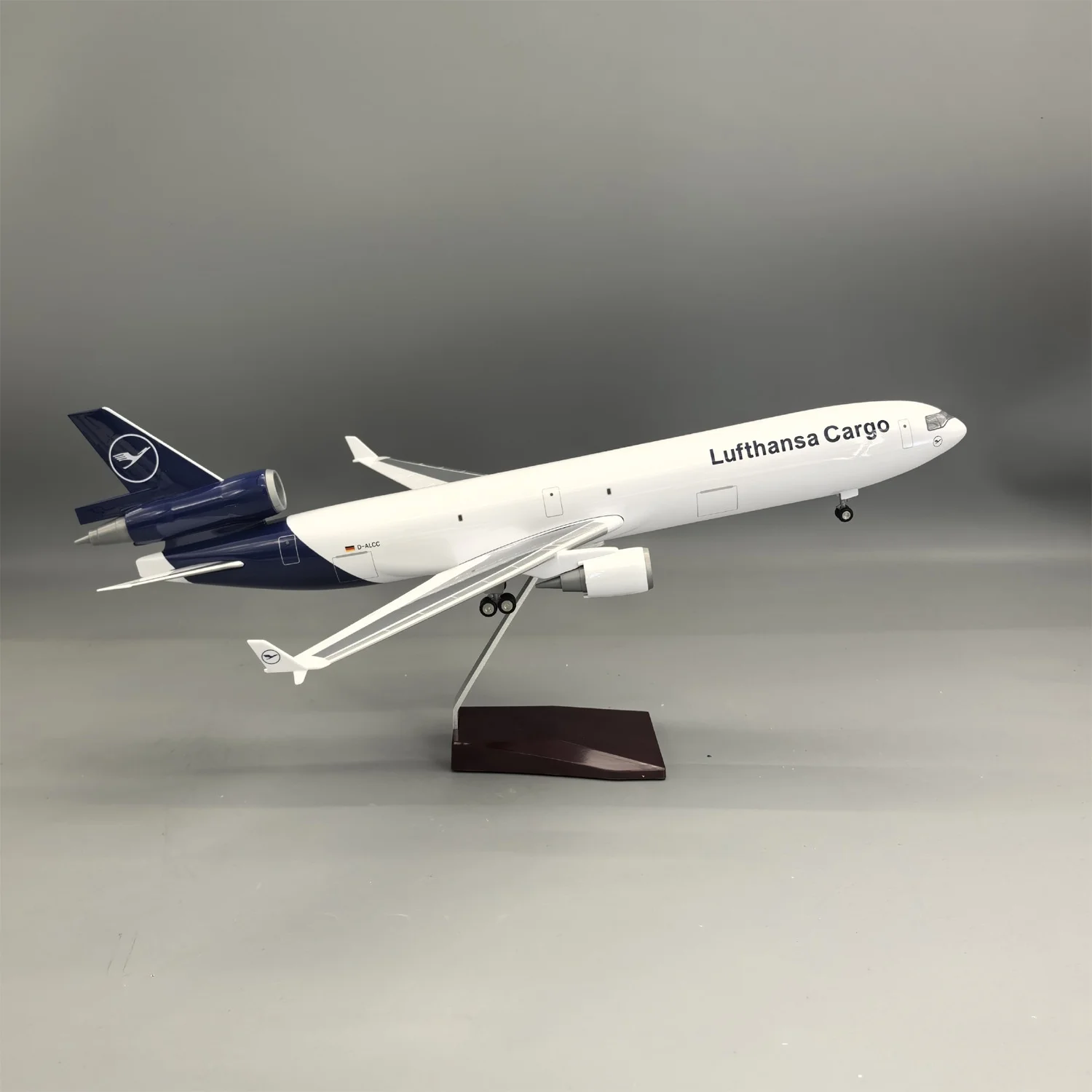 

Lufthansa Cargo MD-11 Model Airplanes 1/130 Scale 47m Aircraft Diecast Resin Assemble Toy for Adults Collected Gift By Aviation