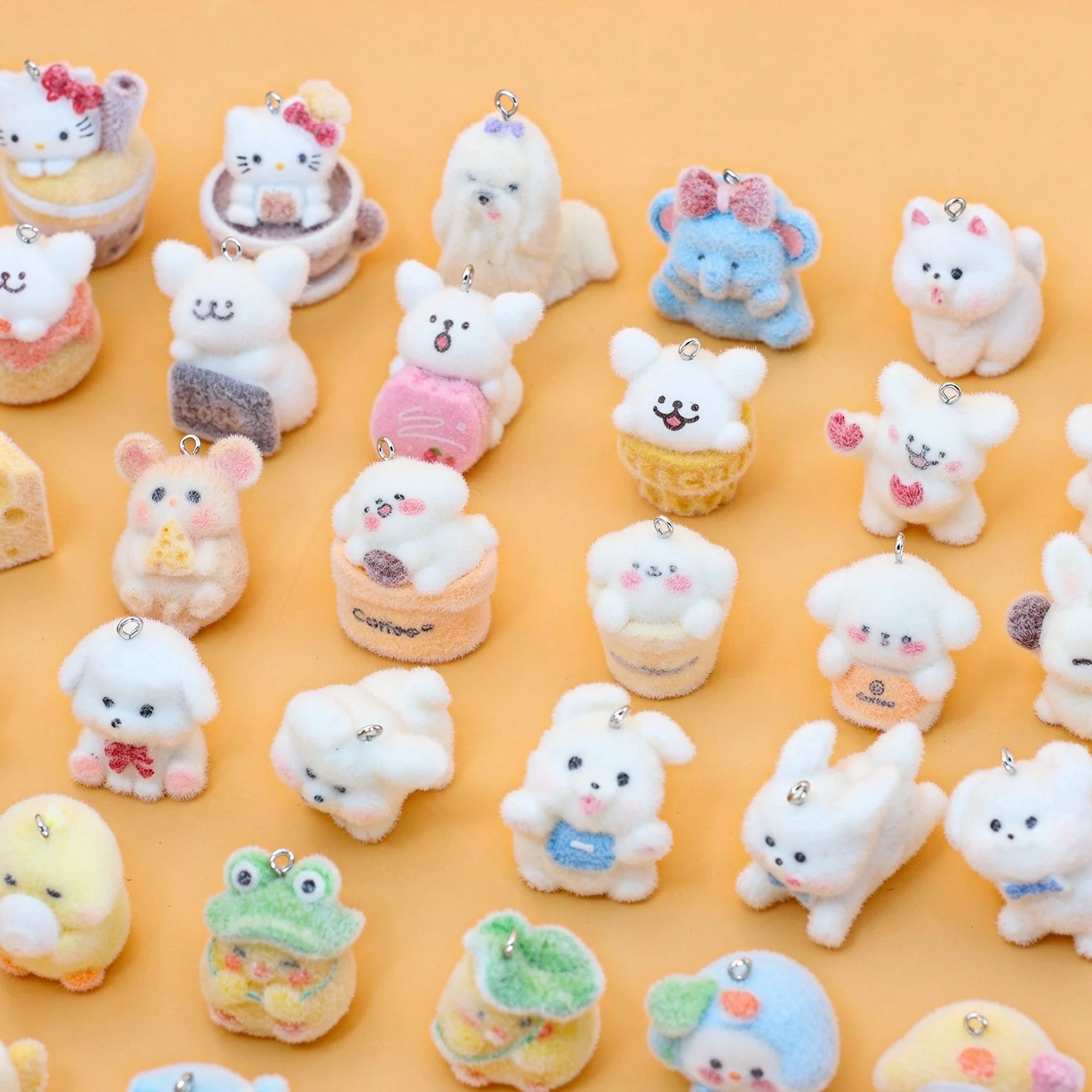 5PCS Random cartoon keychain key ring DIY handmade jewelry pendant pendant styl Flocking three-dimensional mixed models of resin