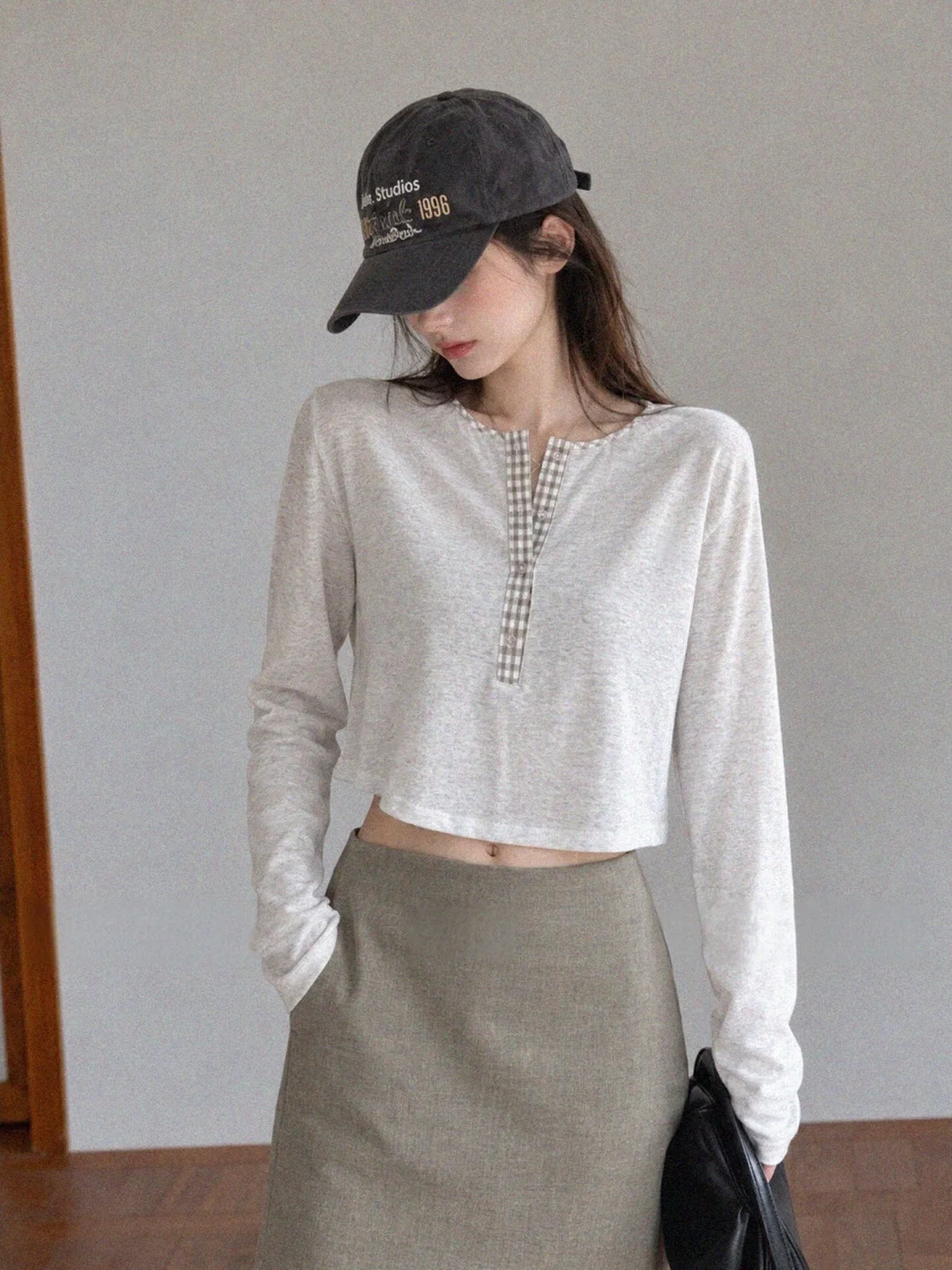Casual Style Long Sleeve Loose Fit Women's T-shirt Half Open Collar Autumn Early Season Checkered Short Design Versatile Slim...