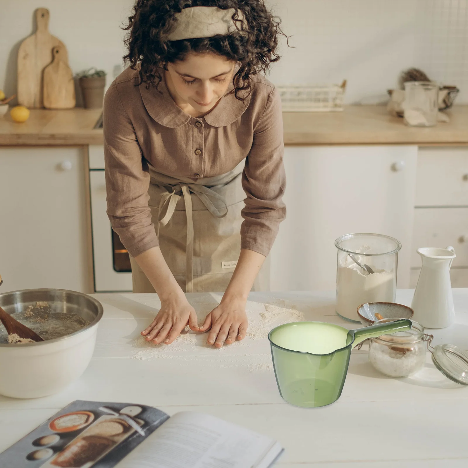 

Water Ladle Small Size Bright Color Kitchen Gadgets Multipurpose Household Scoop For Home Bathroom Camping Plastic Ladle Long