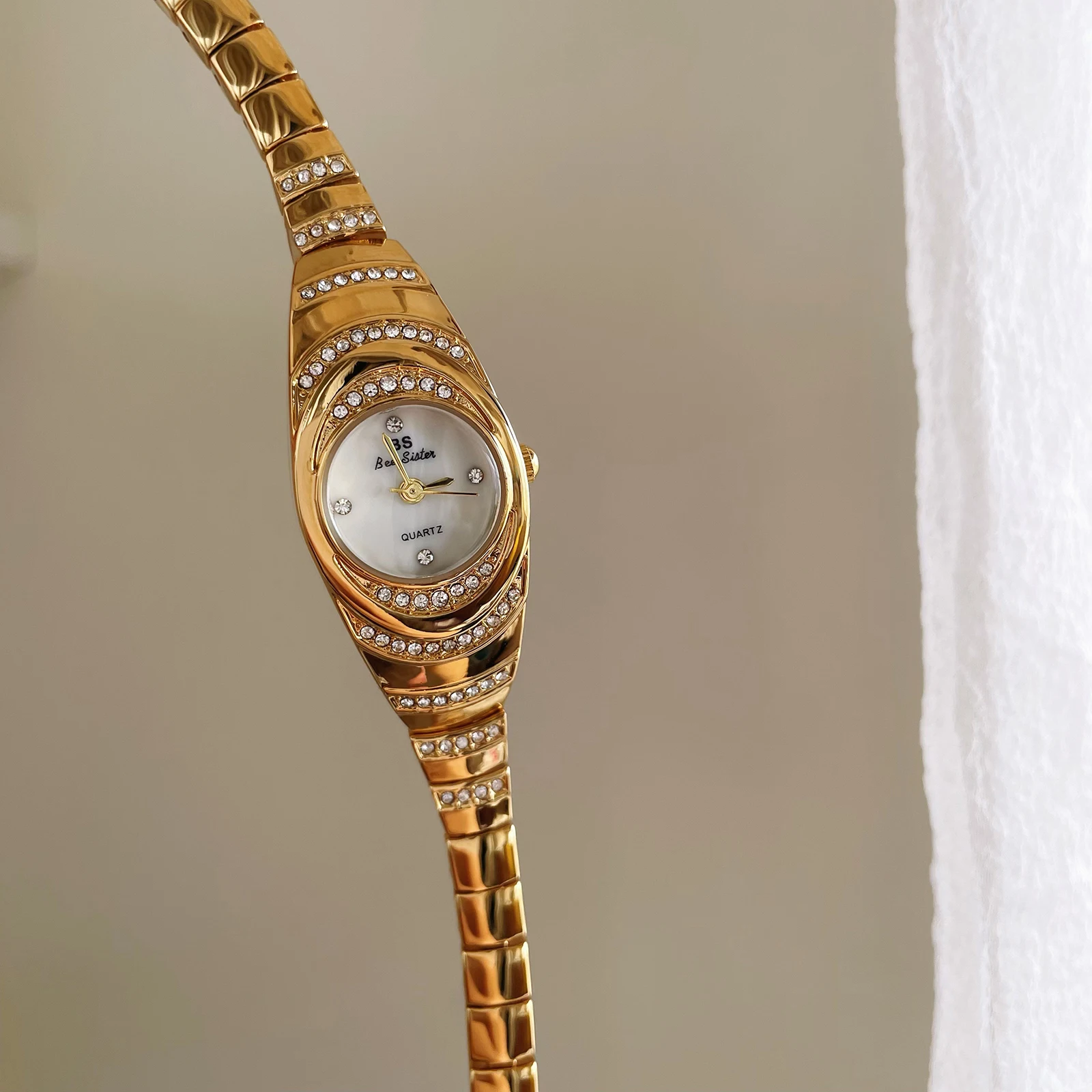 Luxurious golden small dial watch for women, high-quality stainless steel quartz watch, fashionable lady surprise birthday gift