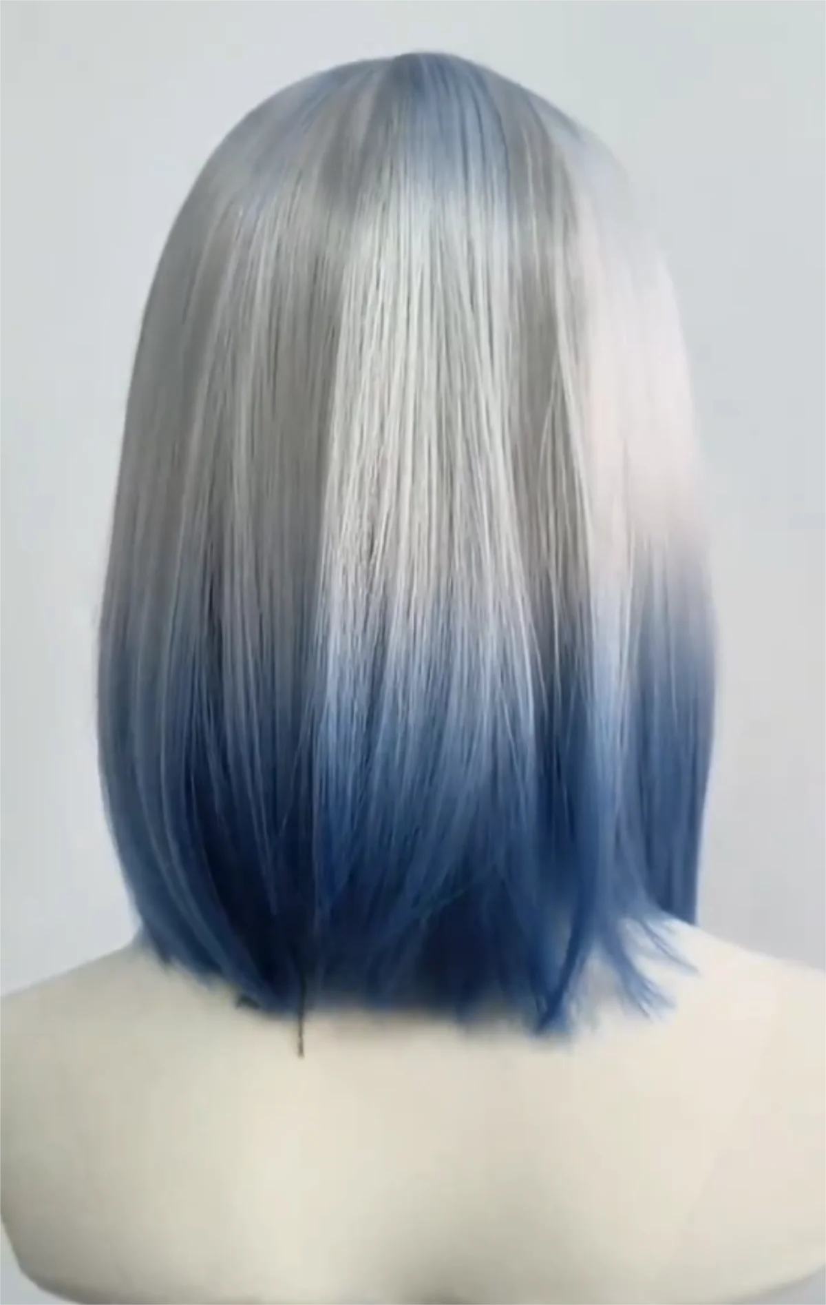 Anxin Brand Synthetic Fiber Wig: Gradient Gray-Blue Shoulder-Length Straight Short Hair Style, with Soft and Shiny Hair Strands, Easy to Manage and Wear, Good Breathability, Suitable for Daily Wear or Cosplay Events, with a Gentle and Elegant Look