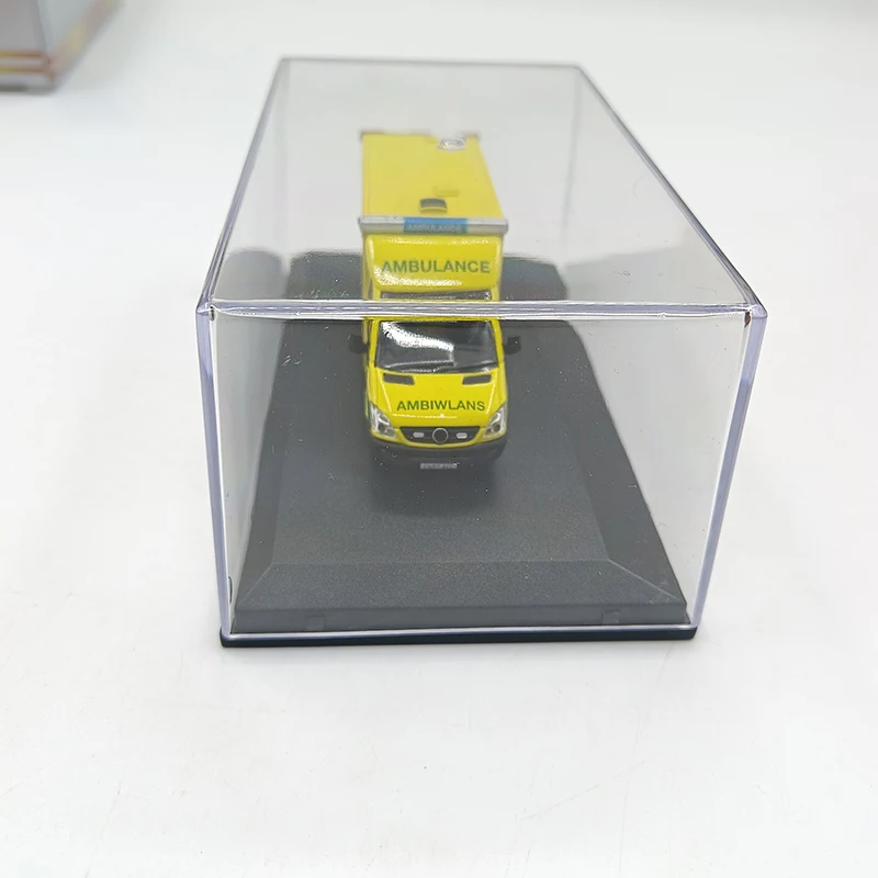 OXFORD Diecast 1:76 Scale Ambulance Alloy Automobile Model Finished Product Simulation Toy Collection Gift Model Display