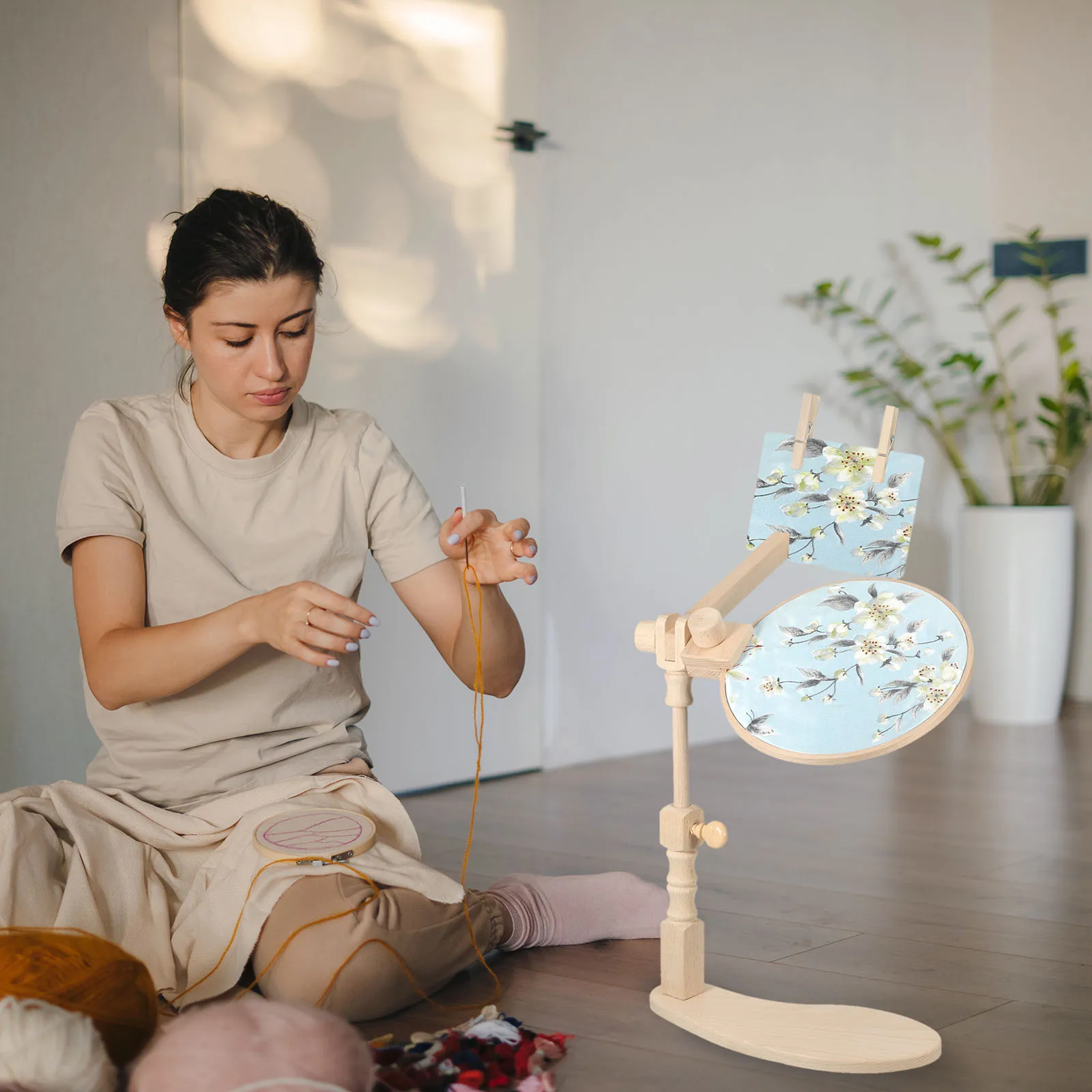 360 Degree Rotation Adjustable Wooden Embroidery Hoop Stand Sitting Cross Stitch Rack Hands-Free Holder for Sewing Needlework