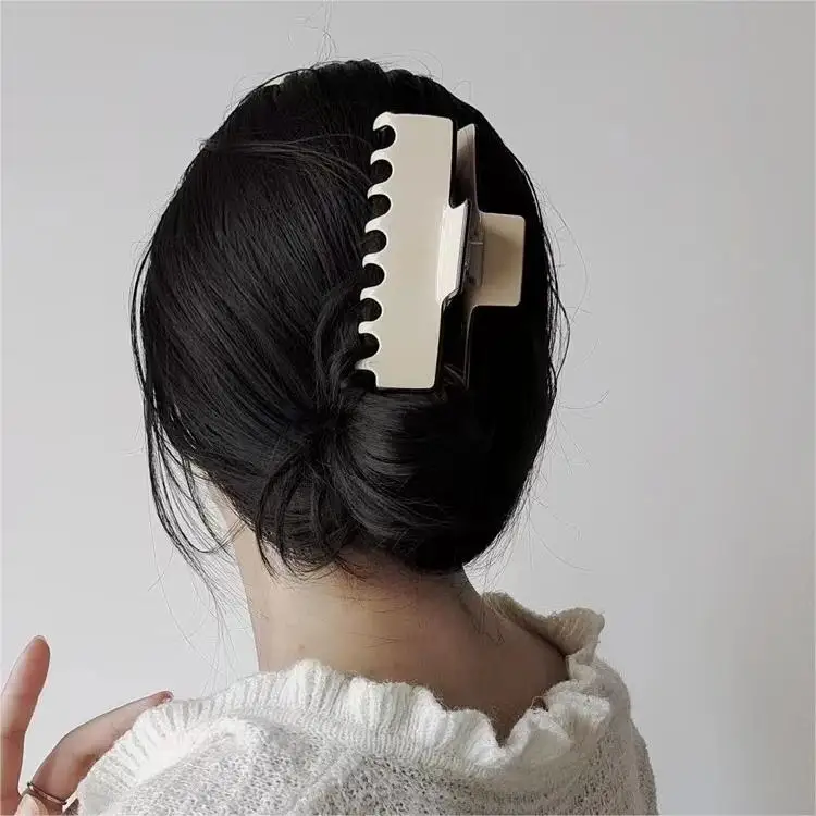 Korean Hair Accessories Trendy Geometric Claw Clip for Women Elegant Headwear Large Black White Acrylic Crab Shark Catches Clamp