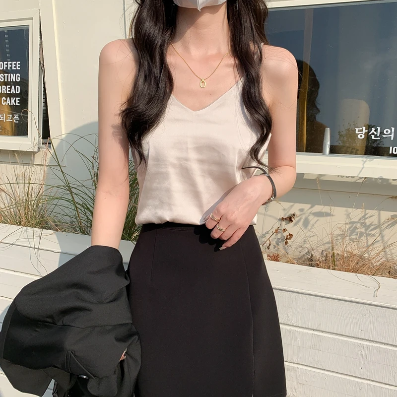 Elegant Style V-Neck Women's Y2K Top 2026 Summer Sexy Sleeveless Silk Tank Top Spaghetti Strap Loose Fit Slimming Base Camisole