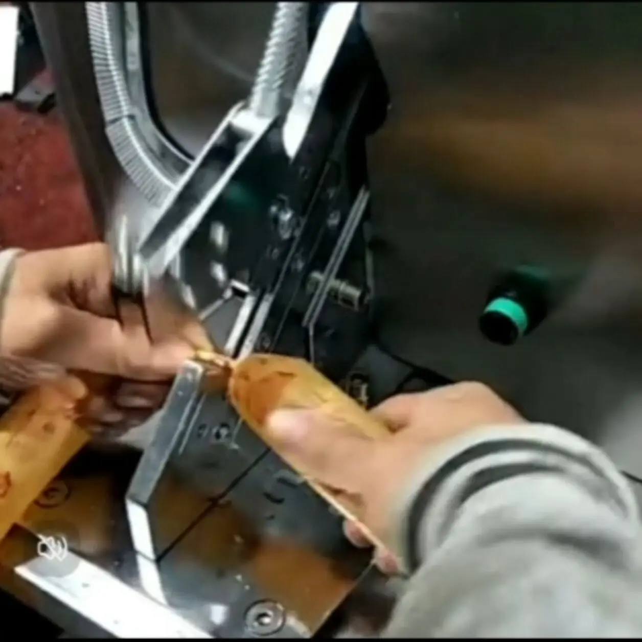 

Food Packing Sealing Machine Automatic Induction Sausage Clipper Machine U-Shaped Sausage Edible Mushroom Bag Tie Machine