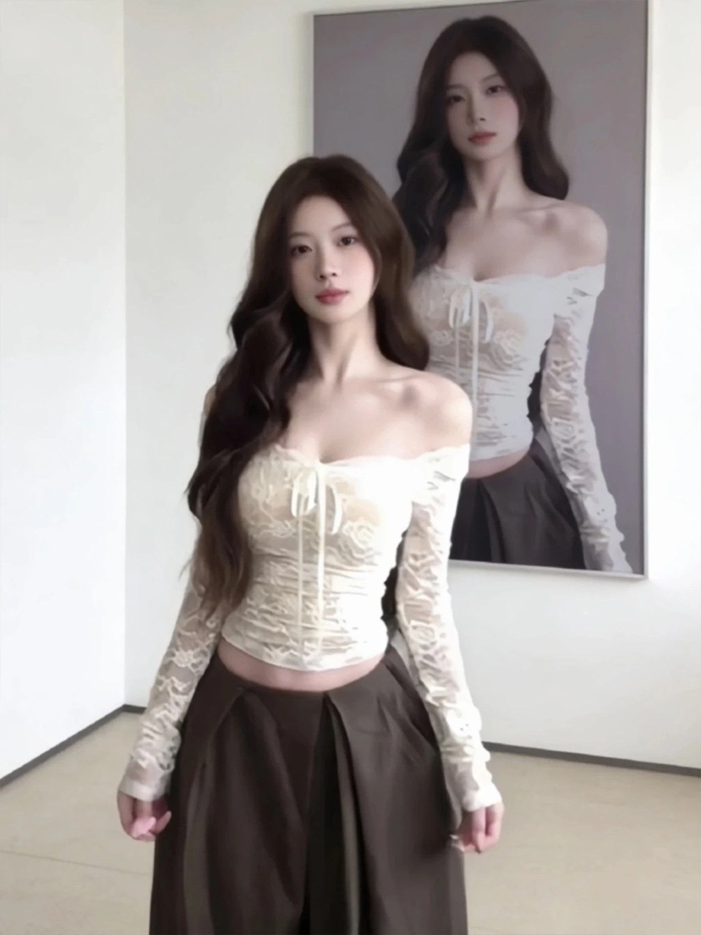 เสื้อยืดคอวีสีขาว แต่งผ้าลูกไม้ แขนยาว ดีไซน์ฤดูใบไม้ร่วงสำหรับผู้หญิง สไตล์เซ็กซี่ บริสุทธิ์ ดูผอมเพรียว รุ่นเกาหลี