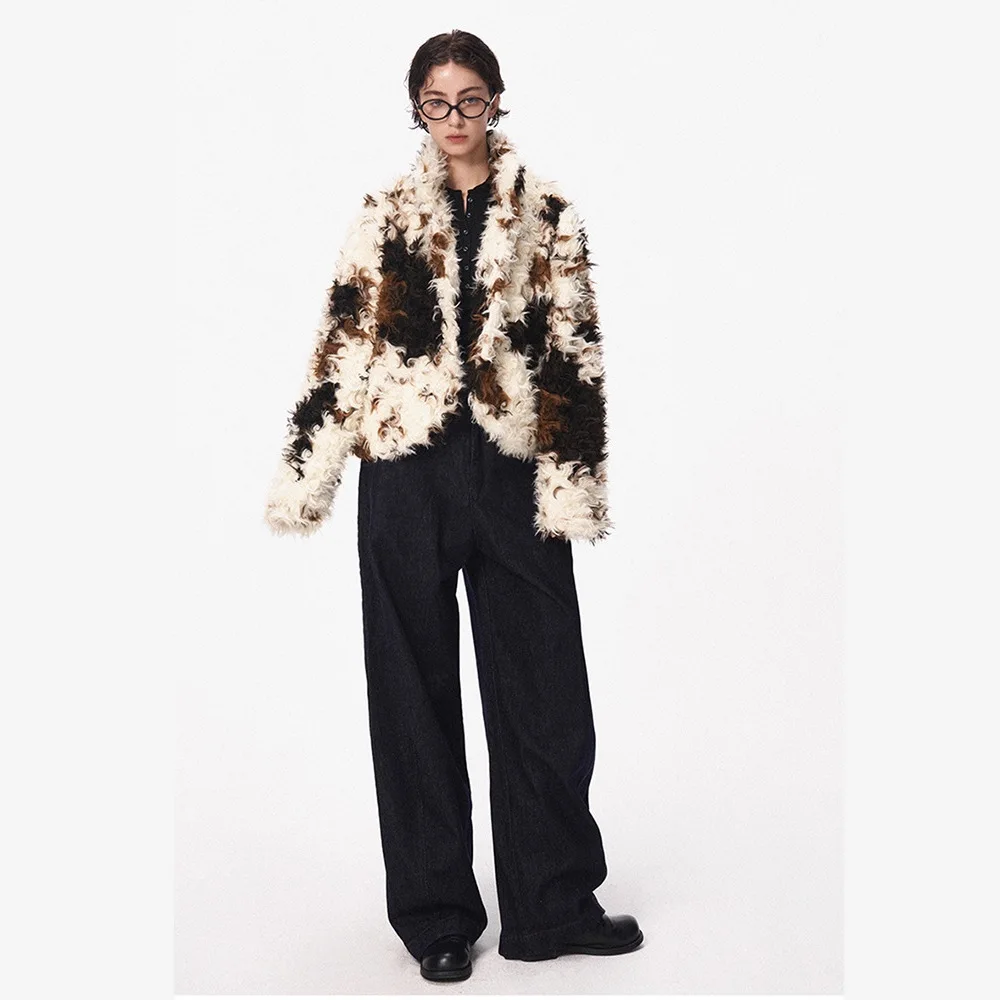 패셔너블한 여성용 숏 퍼 코트 가을 겨울 신상품 밀색 양털 모조 플러시 재킷 우아한 스타일