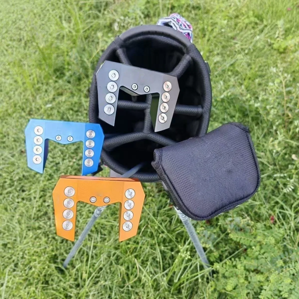 Golf Men's Automatic Balance Putter Right Handed with Horn Face Back Big Black Bull Putter and Golf Bag Accessory view 2