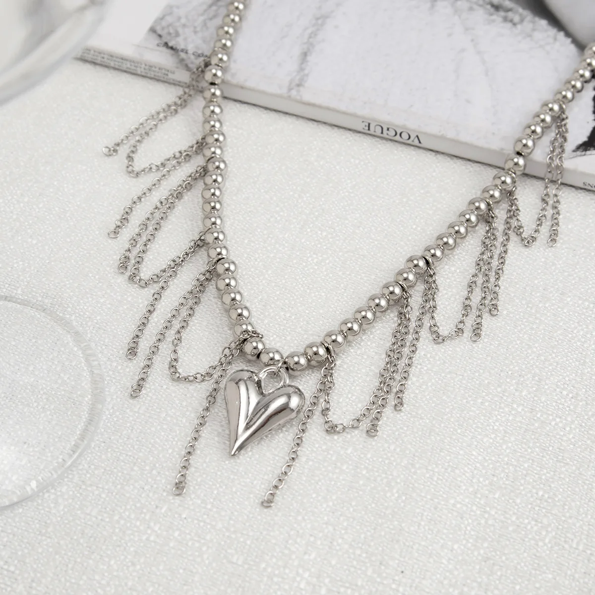 Retro Peach Heart Tassel Necklace - Elegant Gold Pendant for Women