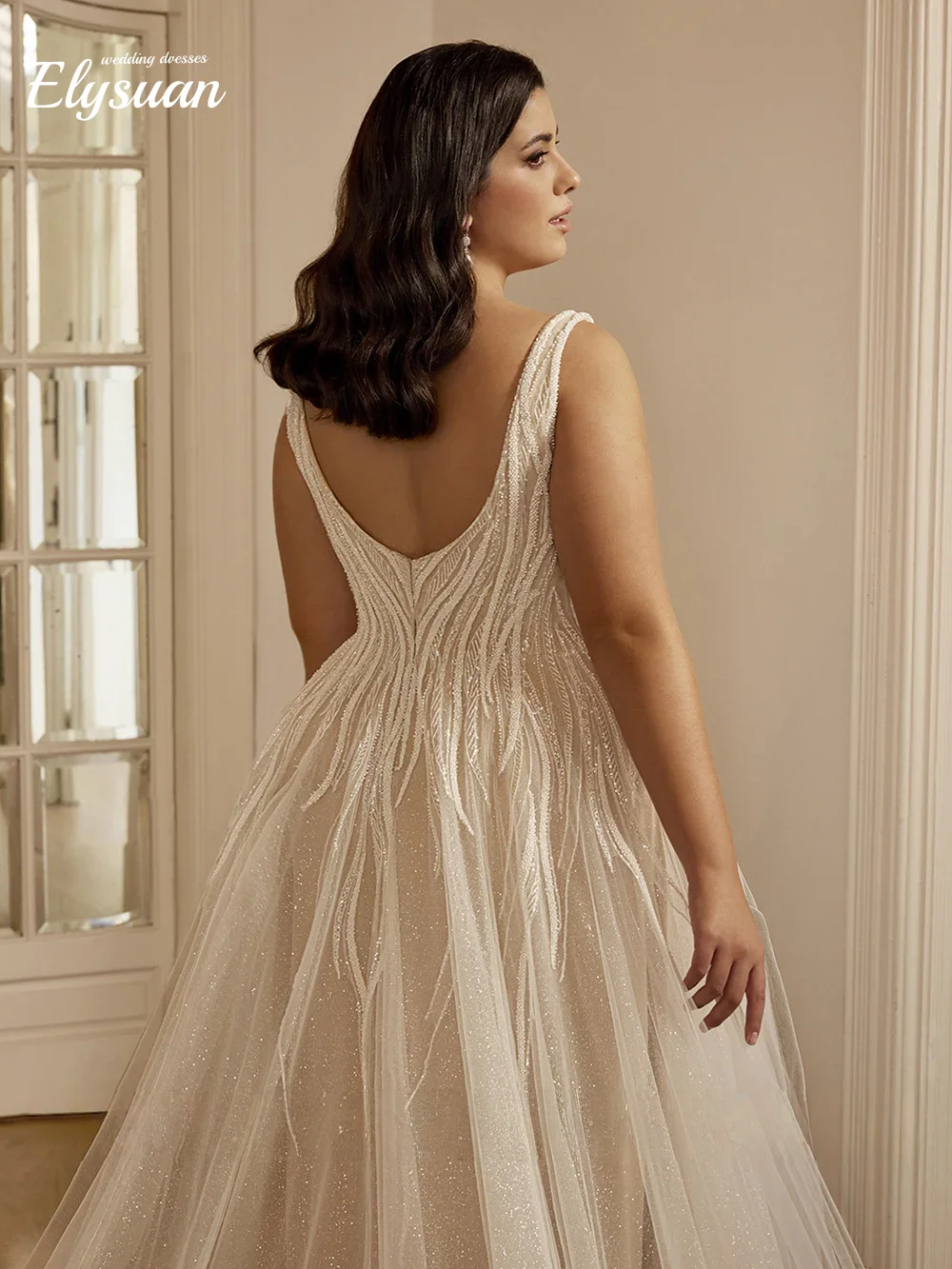 Maßgeschneidertes funkelndes Brautkleid in Übergröße, quadratischer Ausschnitt, ärmellos, mit Perlen verziert, glitzernder Tüll, A-Linie, Brautkleid mit Schleppe