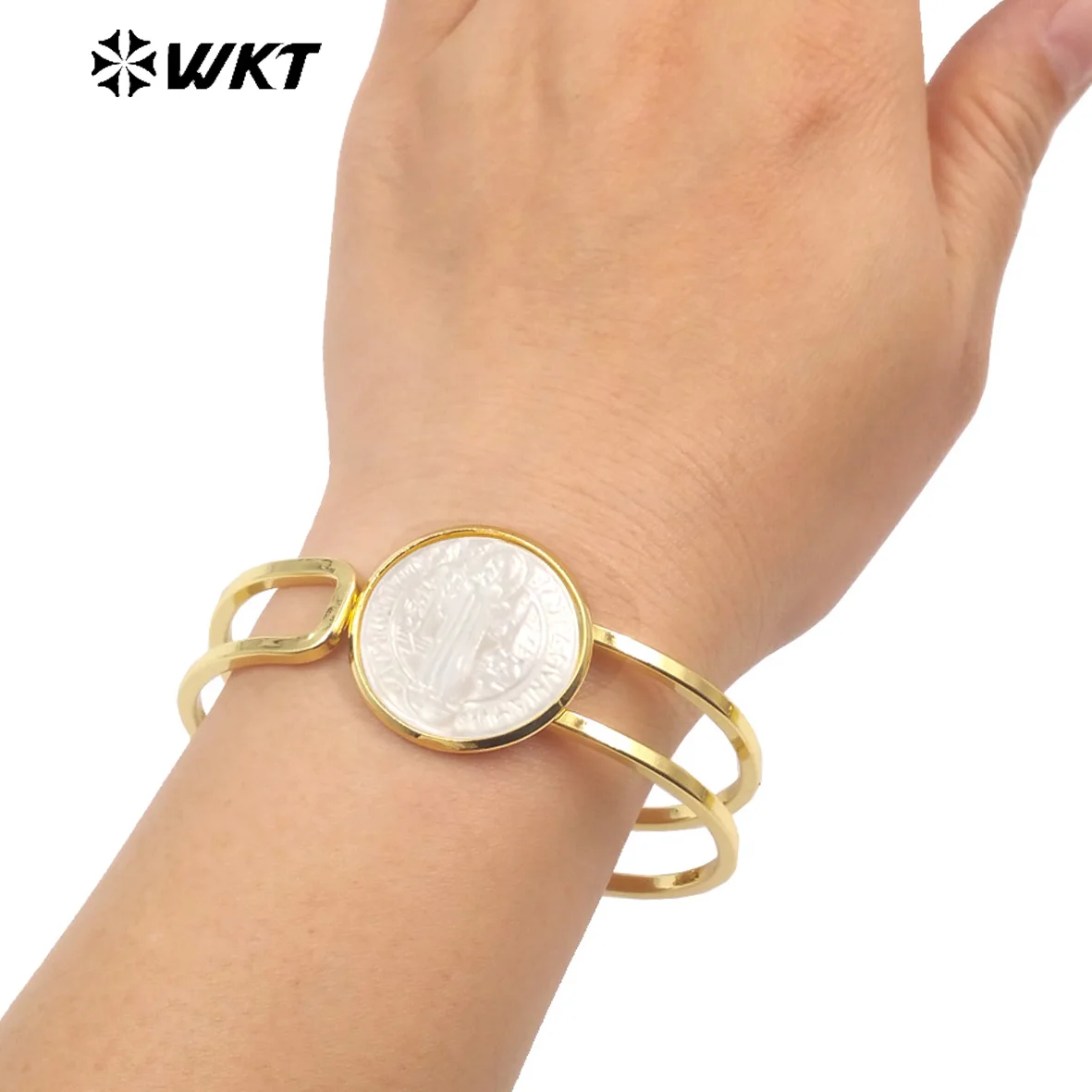 WT-MPB092 Titanium Steel Bracelet Roman Round Design can be Pull Up Bracelet Plating Simple High-Class Luxury Jewelry