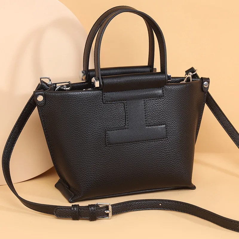 

2025 Новинка! Корейская повседневная портативная большая сумка | Простой нишевый дизайн | Пригородная женская сумка через плечо большой вместимости