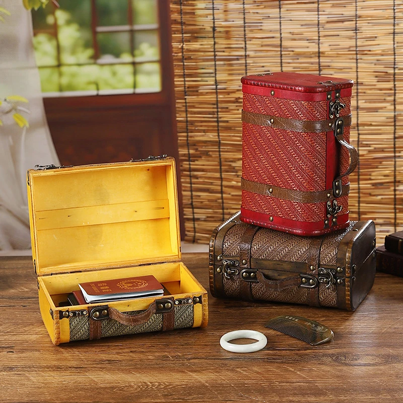 صندوق سفر خشبي عتيق متعثر، صندوق تخزين متين على الطراز العتيق للأمتعة وديكور المنزل والداخلية الرجعية