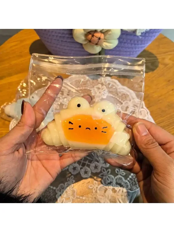 1-piece simulated caramel croissant squeezable toy, food-grade silicone handmade stress-relieving squeeze toy, high-appearance f