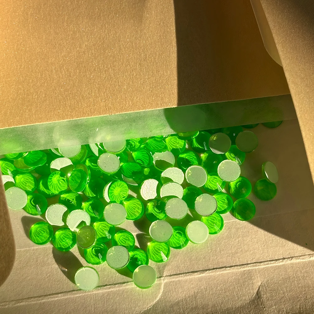PUBRILEX Kristall-Neon-Strasssteine aus Glas, nicht heißklebend, flache Rückseite, fluoreszierende Strasssteine, DIY-Ornamente, Dekorationssteine für Kleidung – Detail 13