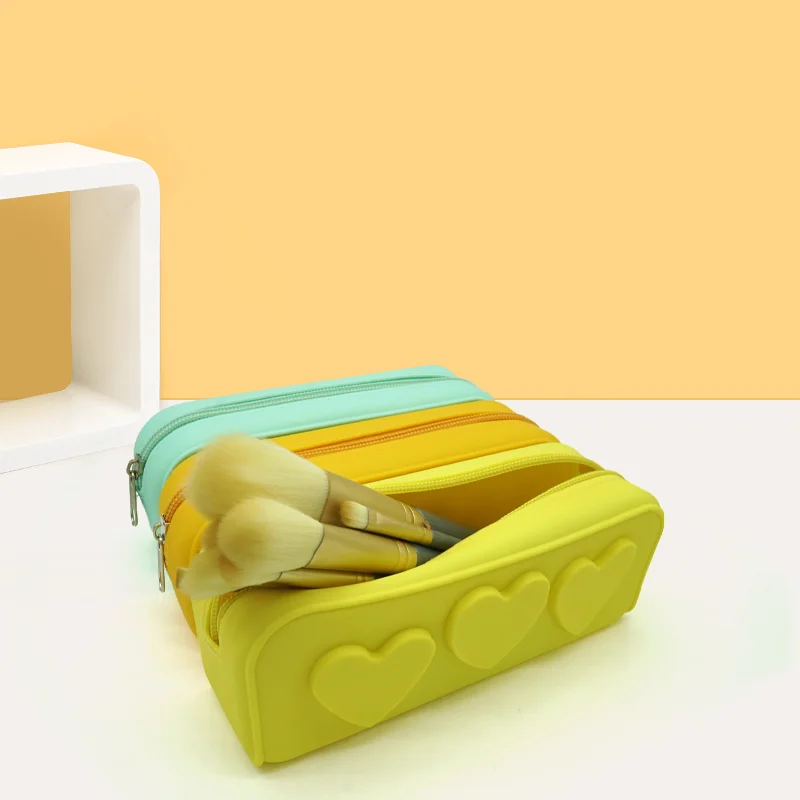 حقيبة فرش المكياج منظم حقيبة أدوات الزينة للنساء من السيليكون حقيبة مستحضرات التجميل مقلمة بنمط قلب #2