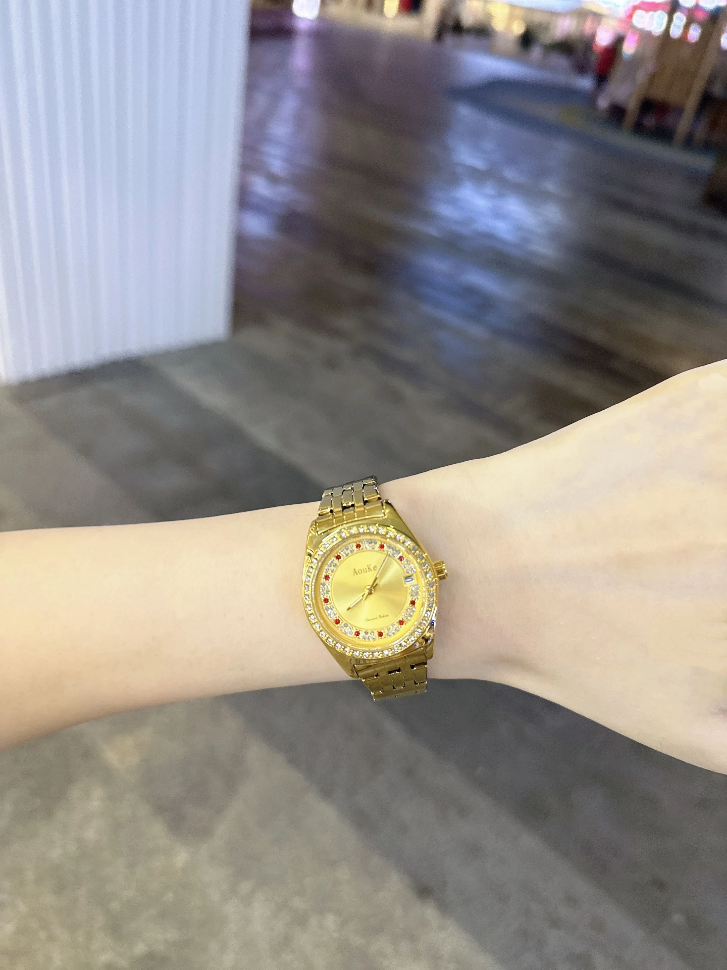 ساعة ذهبية صغيرة جديدة للنساء، حزام فاخر من الفولاذ المقاوم للصدأ، راقية وأنيقة، هدية مثالية للنساء. #1