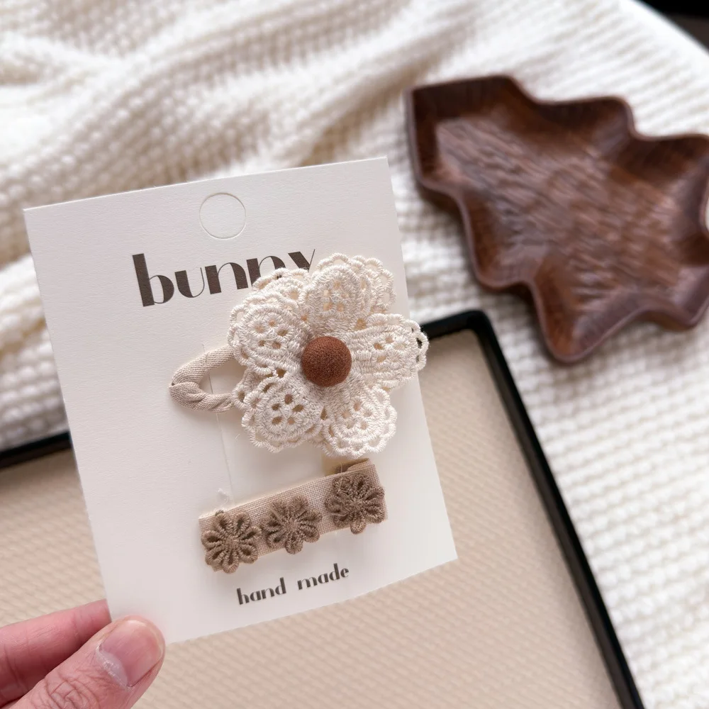 

Новинка 2023 года, детские заколки для волос, набор из 2 кружевных заколок с цветочным принтом, бежевый кофейный цвет для девочек, винтажная мода