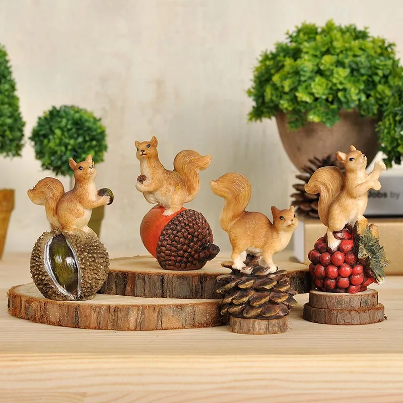 1pcs Mini Cute Resin Squirrel Creative Home Gardening Squirrel Acorn Pine Cone Ornament  Animal Crafts Car Gifts